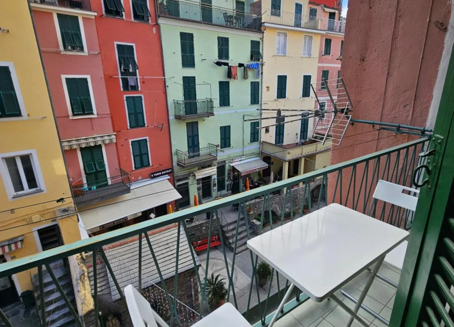 Bella Vernazza With Ac And Balcony